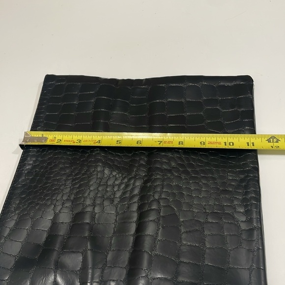 ⭐️Clare V. Foldover Leather Clutch—GORGEOUS!! Like New Condition Inside & Out! - Picture 11 of 12